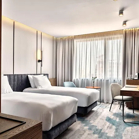 Crowne Plaza By Ihg Hotell