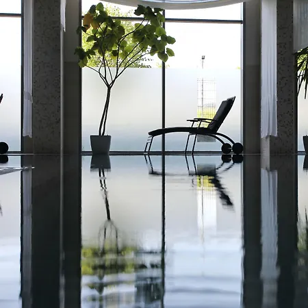 Crowne Plaza By Ihg Hotell