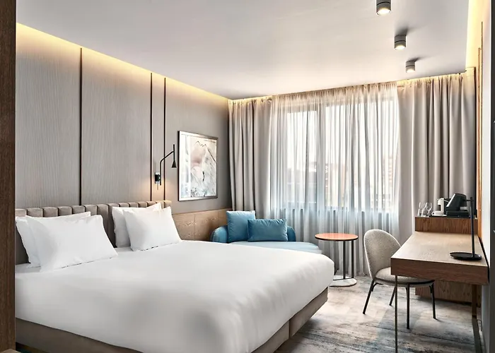 Crowne Plaza By Ihg Отель