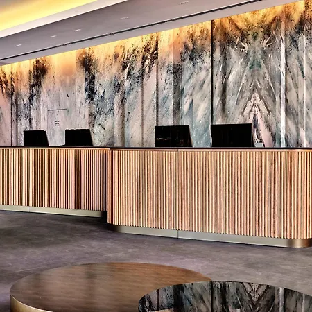 Crowne Plaza By Ihg Хотел