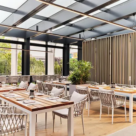 Crowne Plaza By Ihg 5*