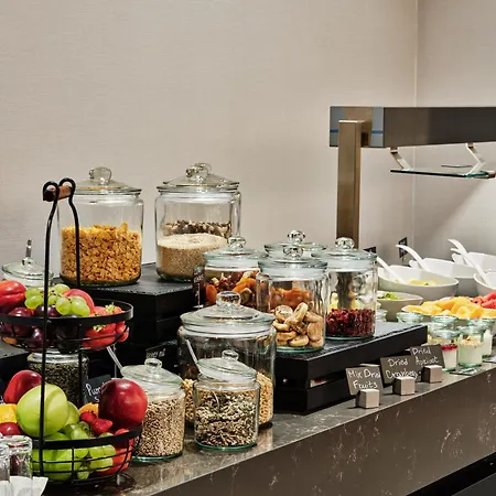 Crowne Plaza By Ihg Хотел