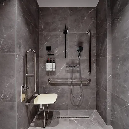 Crowne Plaza By Ihg Хотел 5*