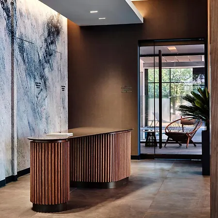 Crowne Plaza By Ihg