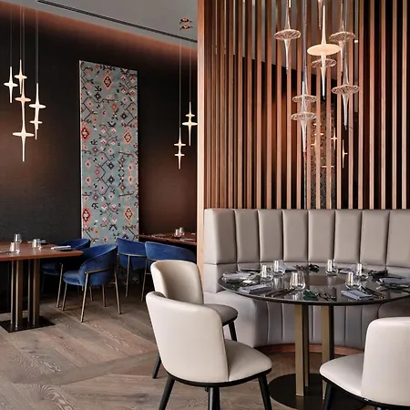 Crowne Plaza By Ihg Хотел