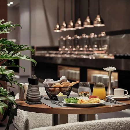 Crowne Plaza By Ihg Хотел София