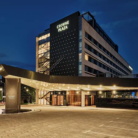 Crowne Plaza By Ihg Хотел