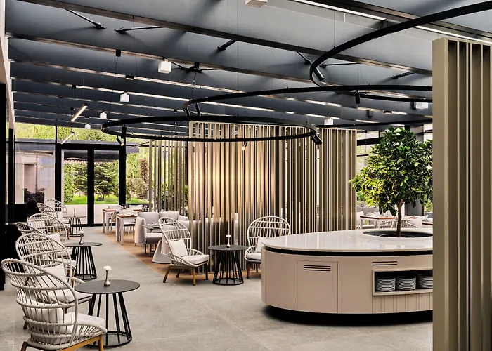 Crowne Plaza By Ihg 5*