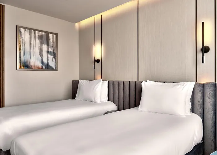 Отель Crowne Plaza By Ihg София