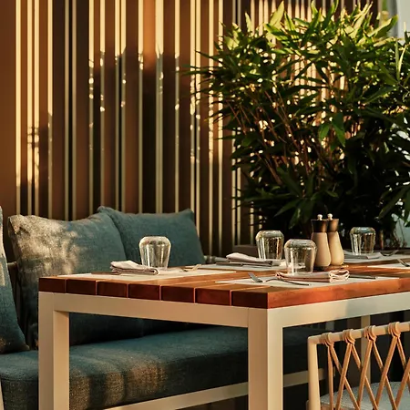 Crowne Plaza By Ihg ホテル