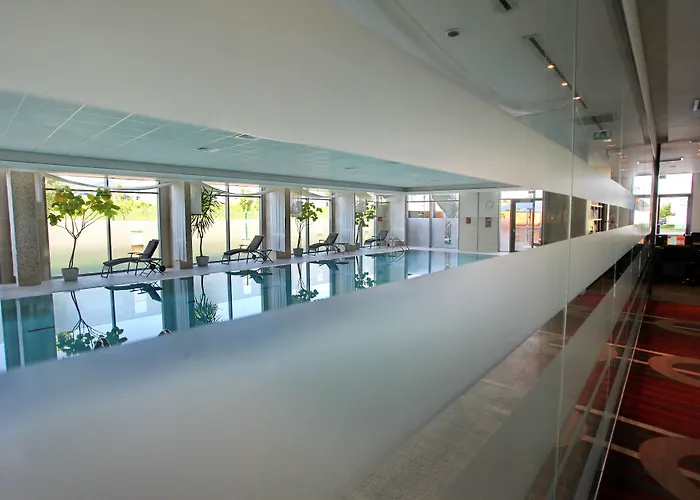 Crowne Plaza By Ihg מלון