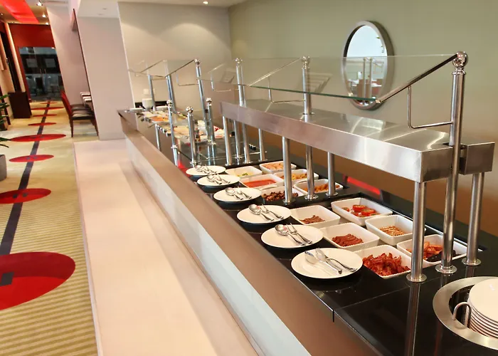 Crowne Plaza By Ihg מלון 5*